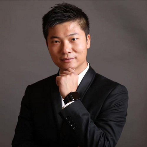 Portrait of Jerry Liang
