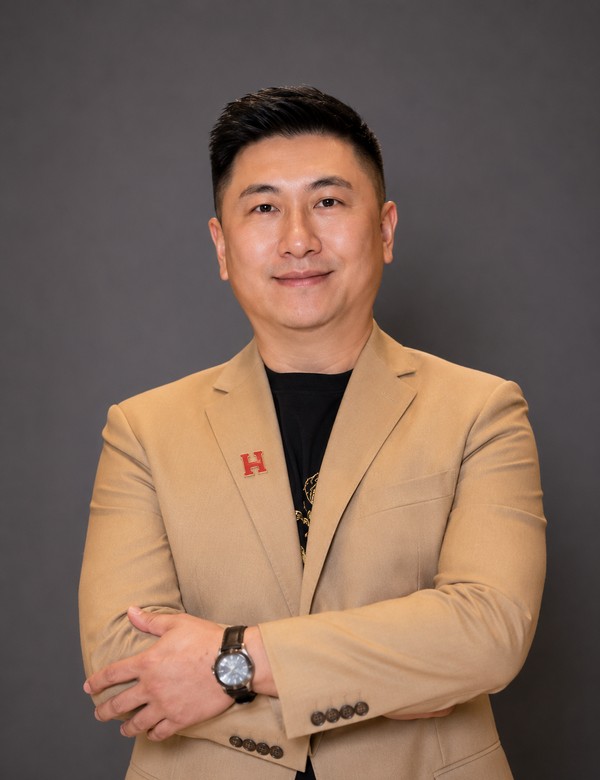 Portrait of Lucas Zheng